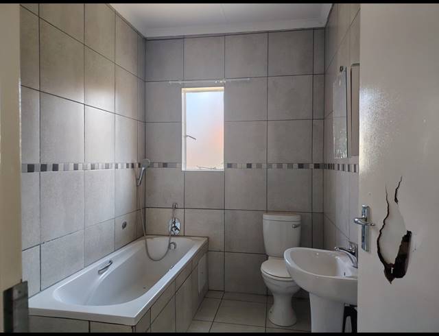 3 BEDROOM TOWNHOUSE FOR SALE IN WATERKLOOF AH